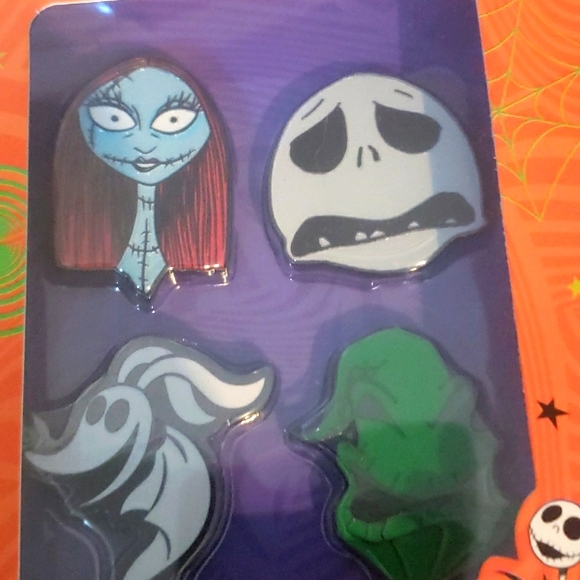 Disney The Night Before Christmas 4pc Metal Pin Set. NIB - Picture 2 of 9